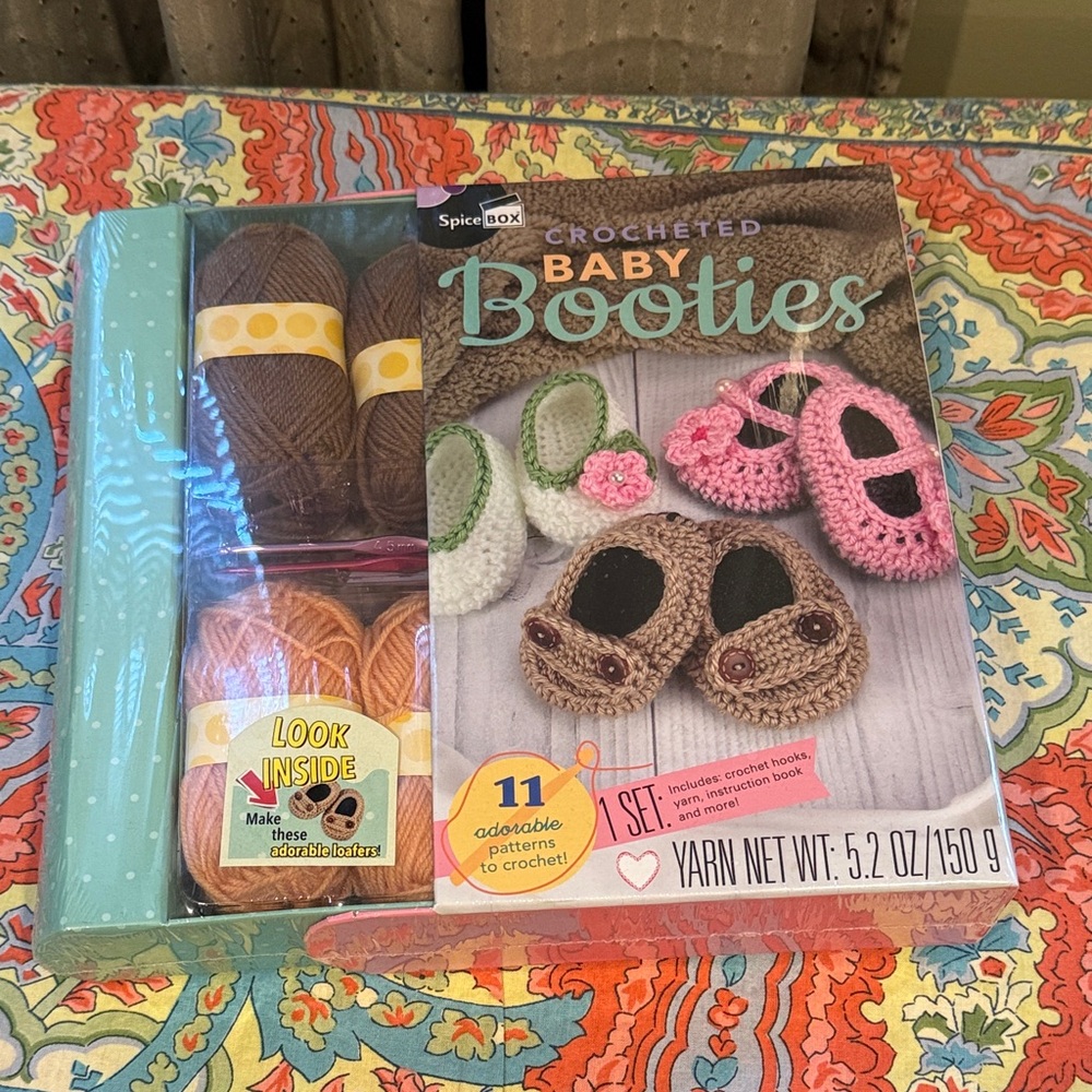 🆕 NWT SpiceBox Crocheted Baby Booties Kit